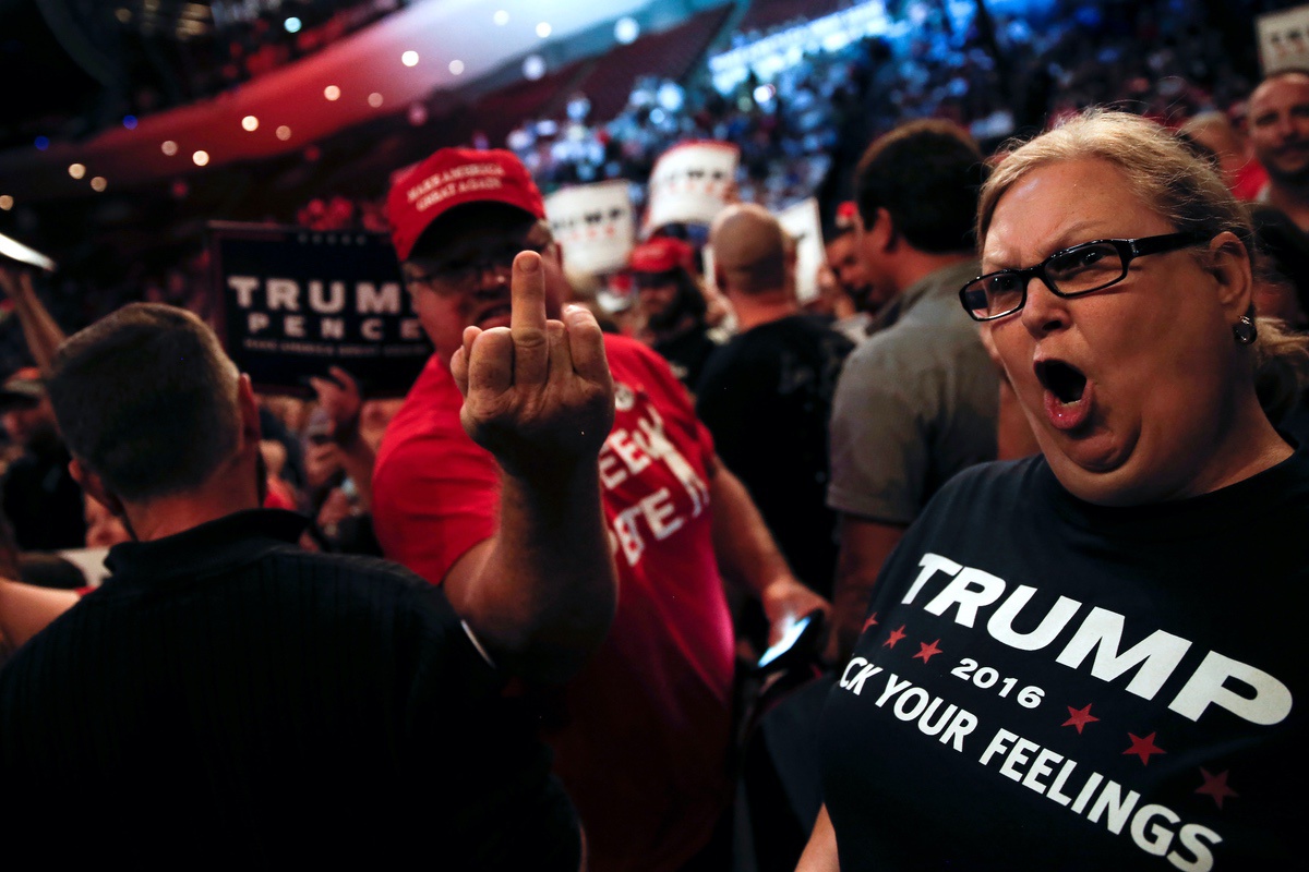 Supporters of Republican U.S. presidential nominee Donald Trump scream and gesture at members of the media in a press area at a campaign rally in Cincinnati, Ohio, U.S., October 13, 2016. (REUTERS/Mike Segar)
